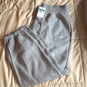 Nike Women’s Oversized Fit High Rise Sweatpants NWT